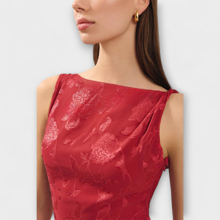 Samira - Elegant maxikjole i jacquard med rygudskæring
