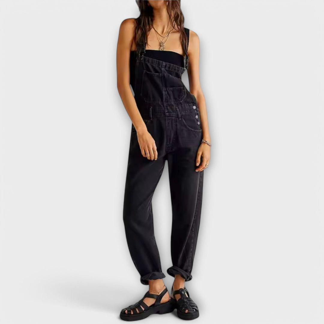 "Shaira - Løs Pasform Denim Overalls" can be rewritten in Danish as: "Shaira - Løs Pasform Denim Arbejdsbukser".