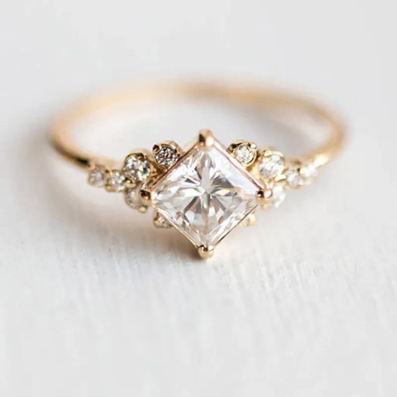 Karen - Elegant Dronning Delysian Ring