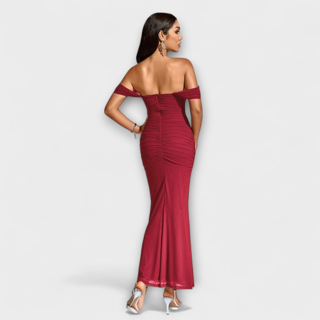 Waltraud - Bodycon kjole med bare skuldre og rynker