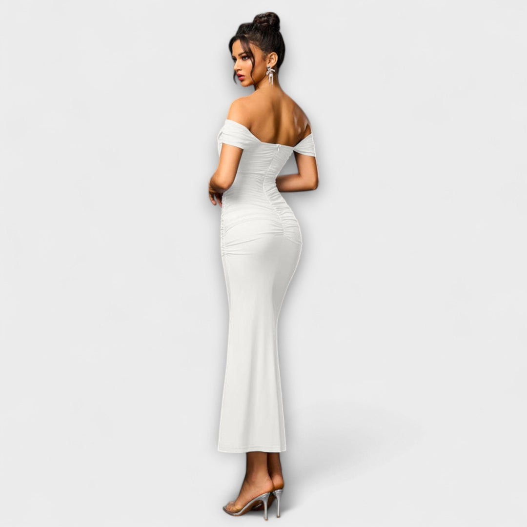 Waltraud - Bodycon kjole med bare skuldre og rynker