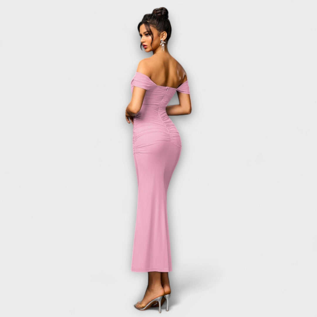 Waltraud - Bodycon kjole med bare skuldre og rynker