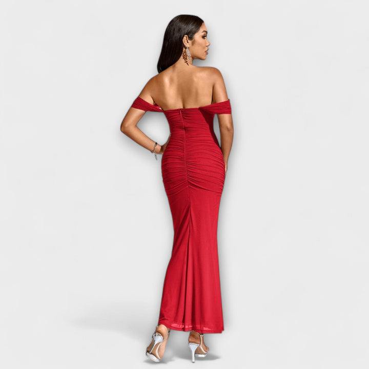 Waltraud - Bodycon kjole med bare skuldre og rynker