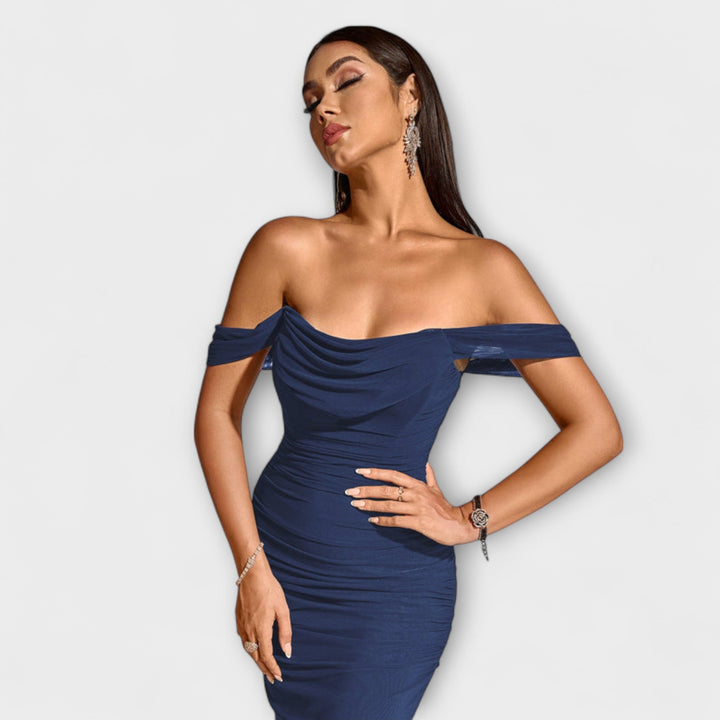 Waltraud - Bodycon kjole med bare skuldre og rynker