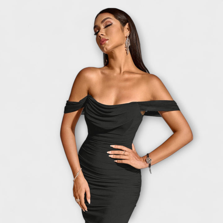 Waltraud - Bodycon kjole med bare skuldre og rynker