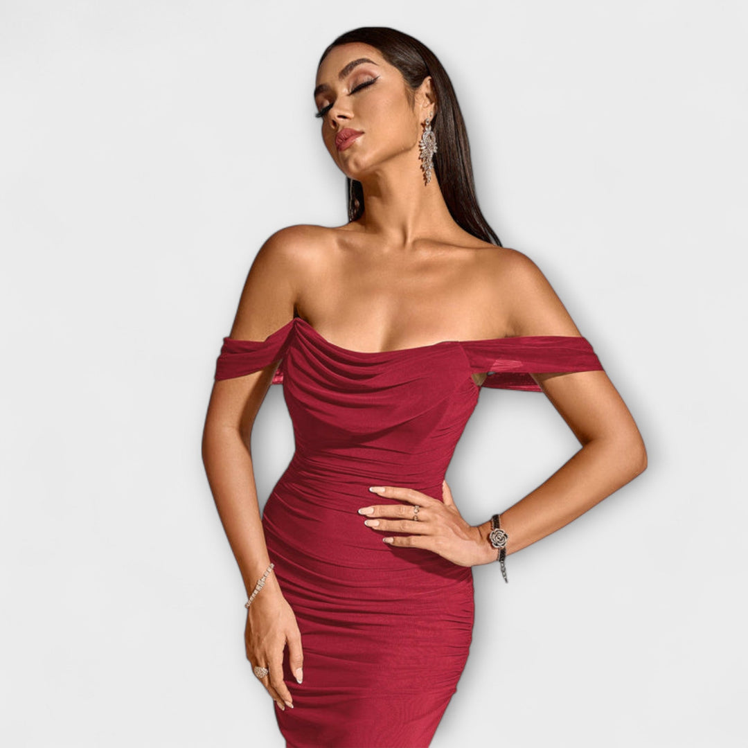 Waltraud - Bodycon kjole med bare skuldre og rynker