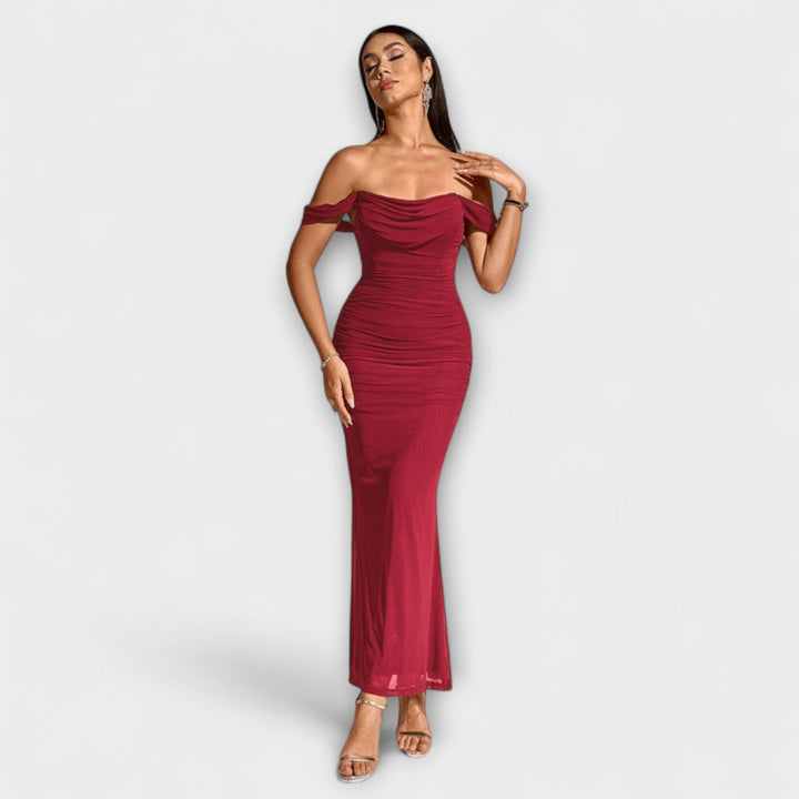 Waltraud - Bodycon kjole med bare skuldre og rynker