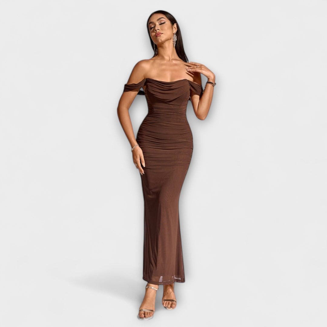 Waltraud - Bodycon kjole med bare skuldre og rynker
