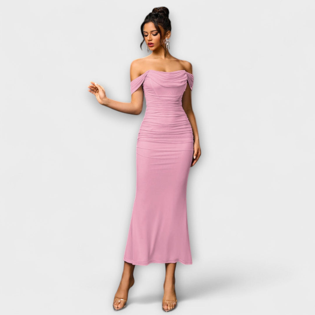 Waltraud - Bodycon kjole med bare skuldre og rynker