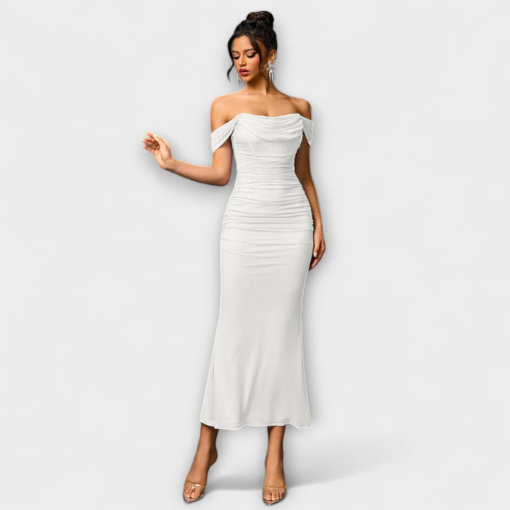 Waltraud - Bodycon kjole med bare skuldre og rynker