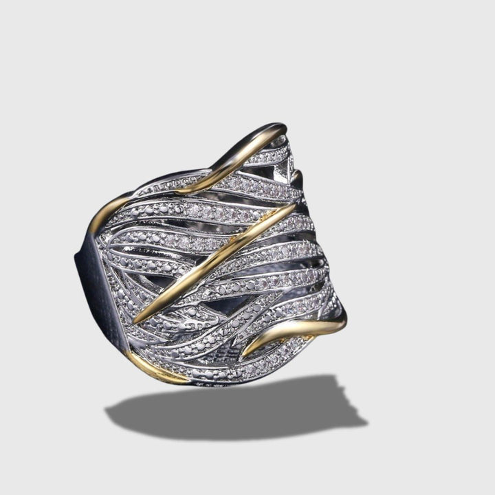 Elegant tvistet ring med flere lag