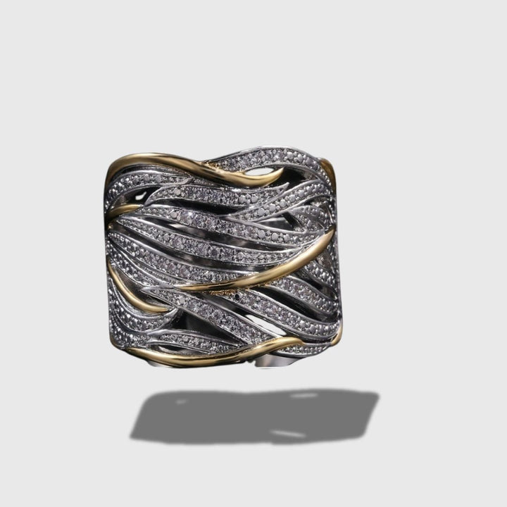 Elegant tvistet ring med flere lag