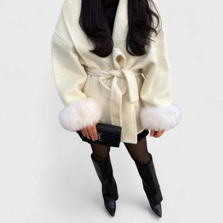 Woolcat – Elegant Frakke med Faux Fur Detaljer