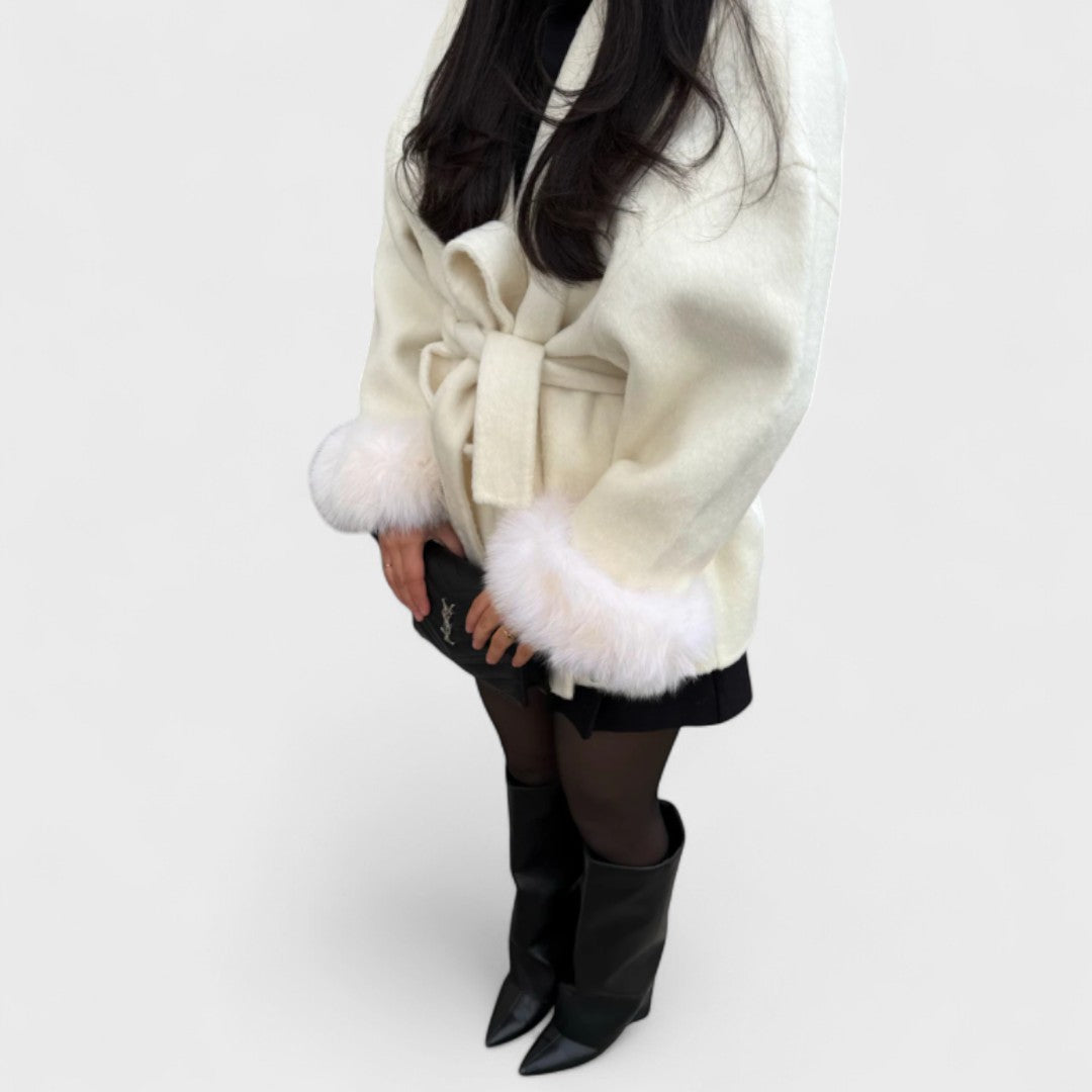 Woolcat – Elegant Frakke med Faux Fur Detaljer