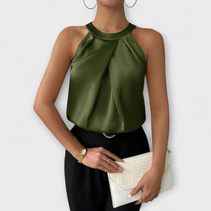 Skye - Elegant satinbluse med skåret design