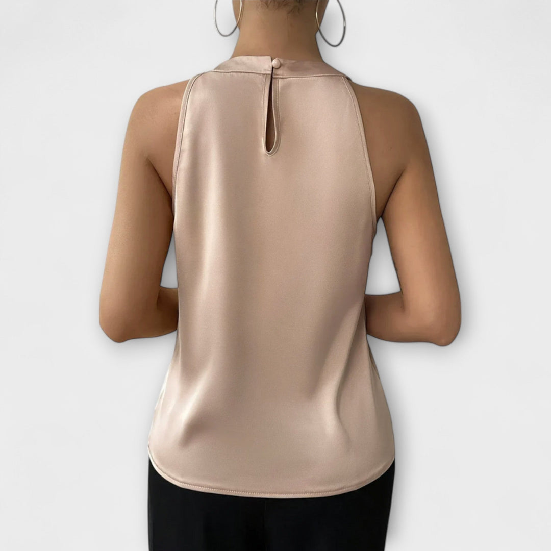 Skye - Elegant satinbluse med skåret design