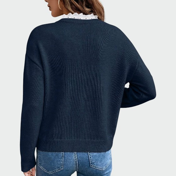 Olivia – Bluse med Blondekant og V-udskæring