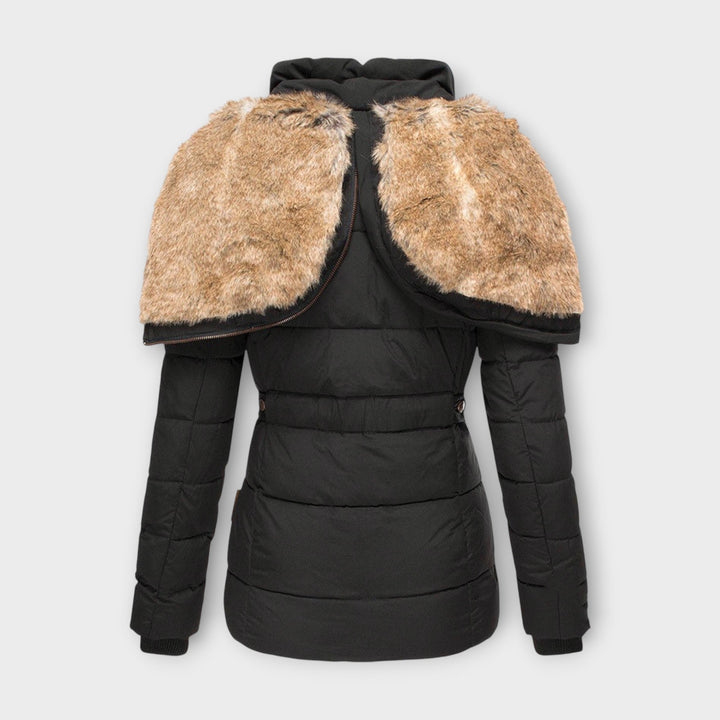 Emine – Hyggelig Jakke med Faux Fur-foring